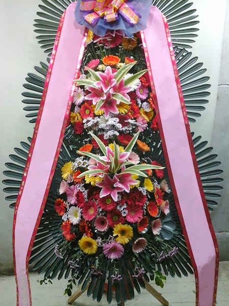 직장 동료들이 정성껏 준비한 축하화환