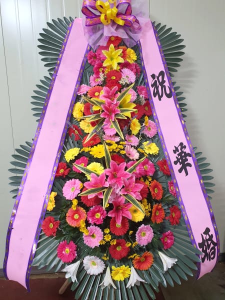 대학 동기 모임에서 축하하는 마음을 담은 화환